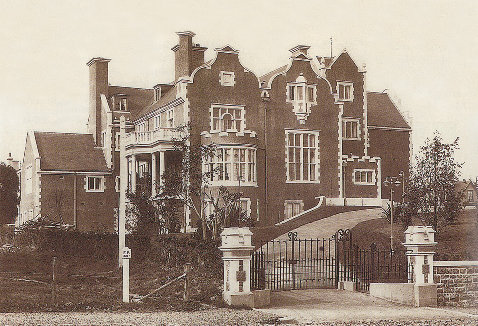 Olveston c.1906. View from Cobdern Street.